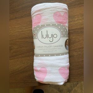 Lulujo heart swaddle
